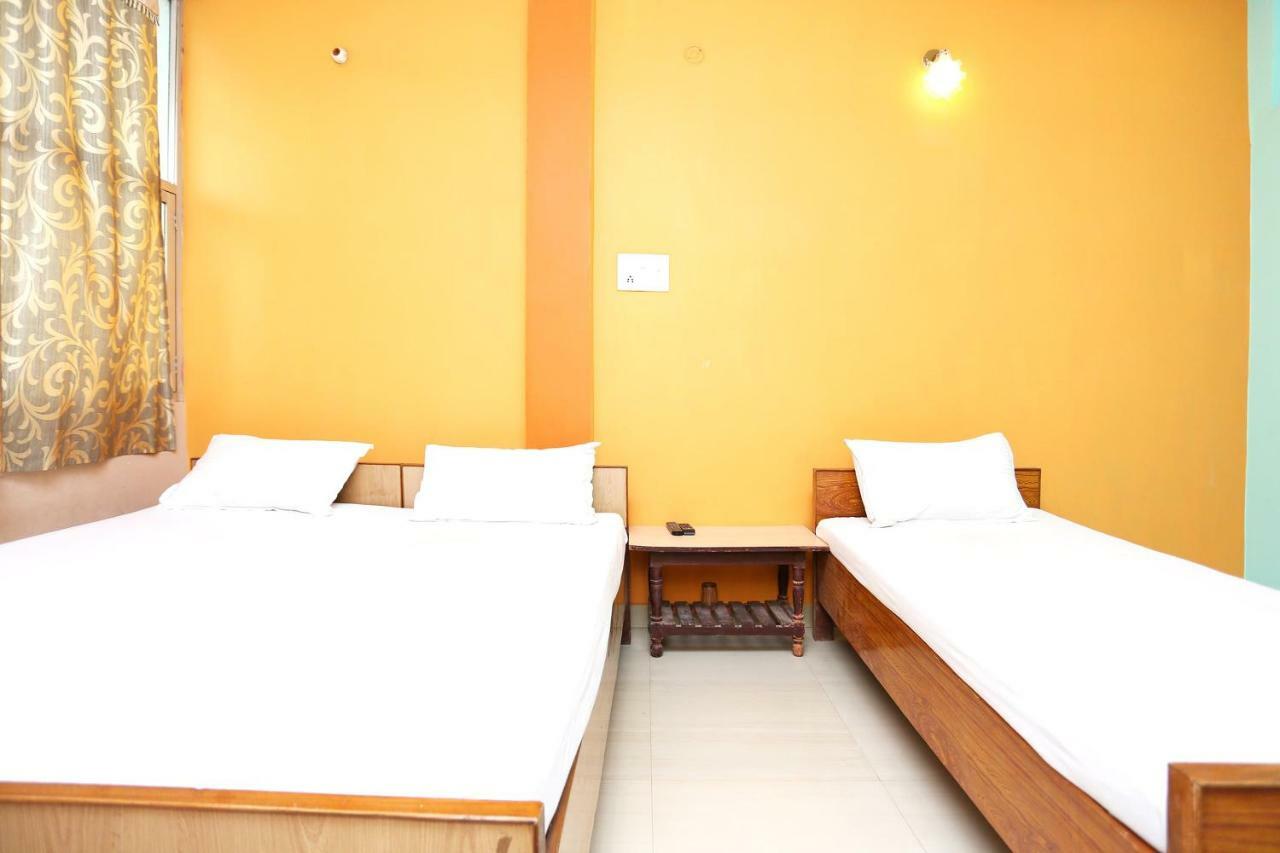Spot On 45585 Hotel Aakash Ganga Varanasi Exterior photo