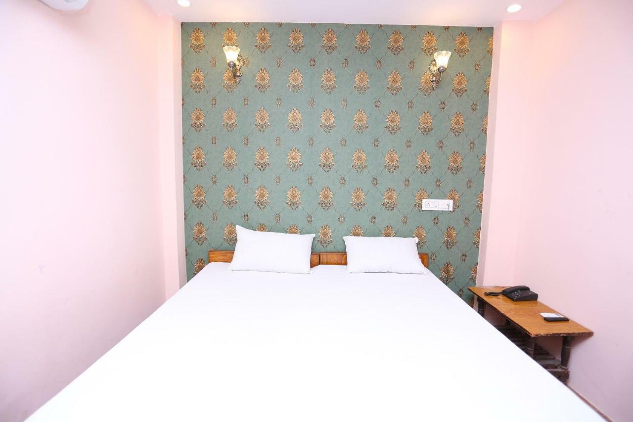 Spot On 45585 Hotel Aakash Ganga Varanasi Exterior photo