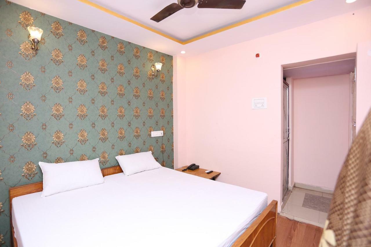 Spot On 45585 Hotel Aakash Ganga Varanasi Exterior photo