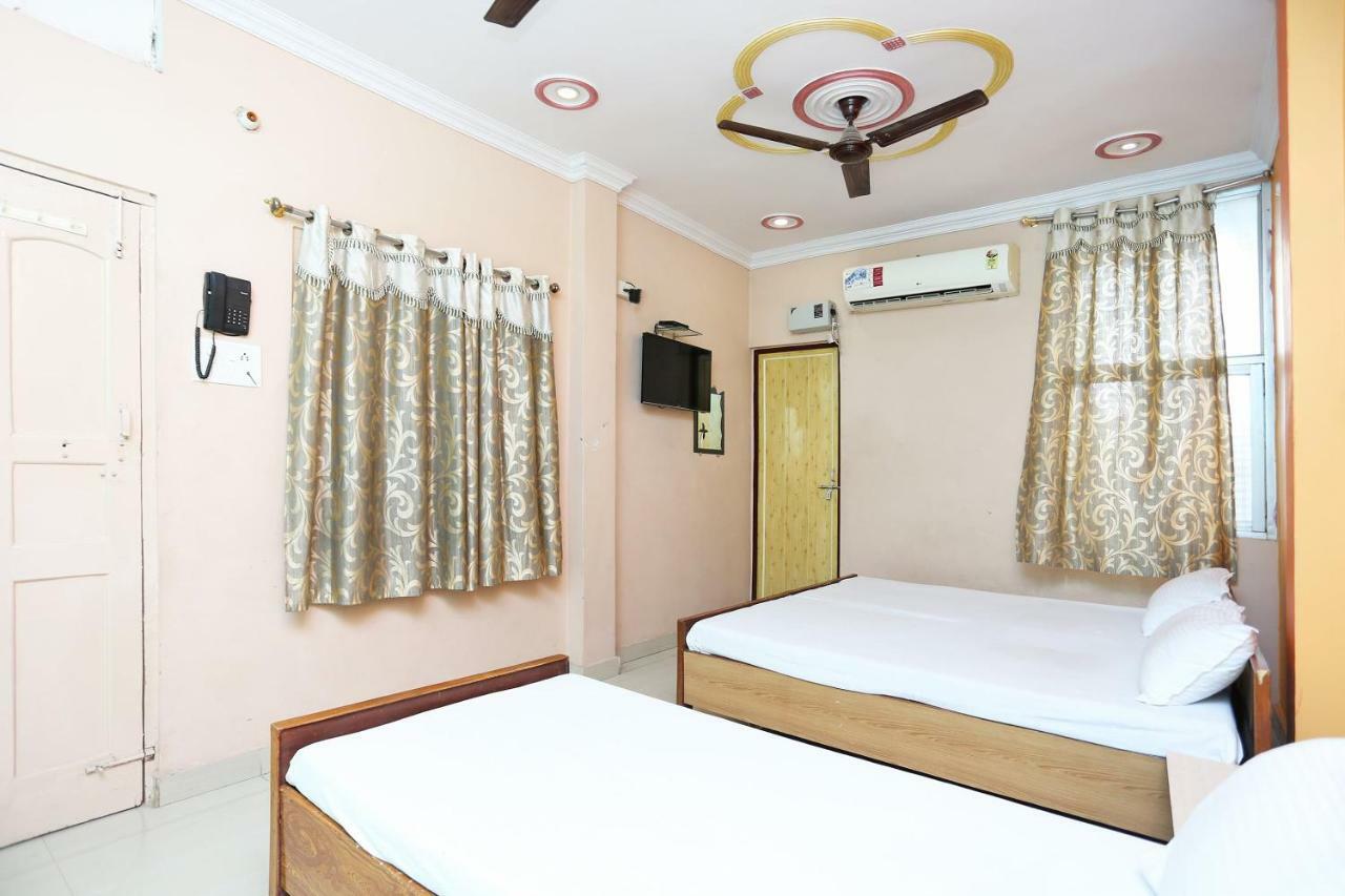 Spot On 45585 Hotel Aakash Ganga Varanasi Exterior photo