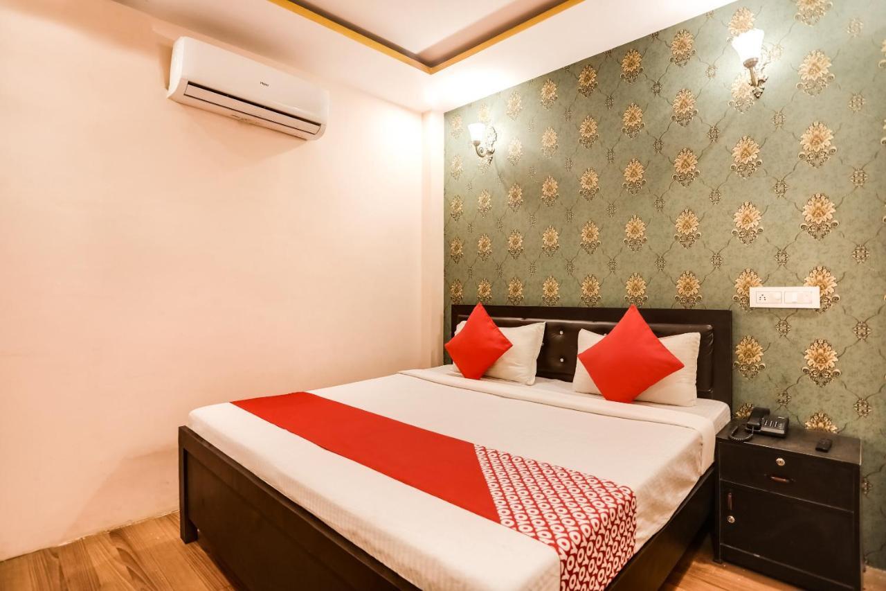 Spot On 45585 Hotel Aakash Ganga Varanasi Exterior photo